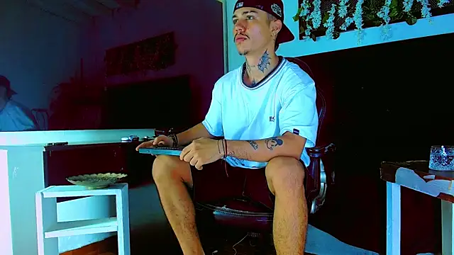 Snapshot of HannibalLester chatting on March 2026 10:46:01 PM HannibalLester online show from March 2026 10:46:01 PM