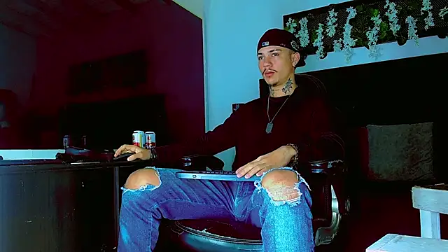 Snapshot of HannibalLester chatting on April 2026 05:05:01 AM HannibalLester online show from April 2026 05:05:01 AM