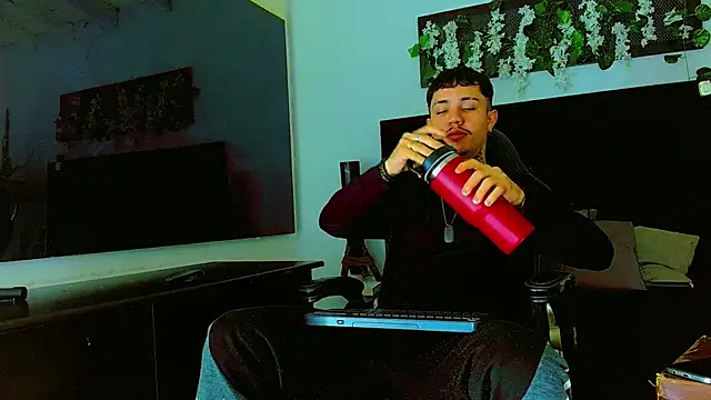 Snapshot of HannibalLester chatting on April 2026 12:14:01 PM HannibalLester online show from April 2026 12:14:01 PM