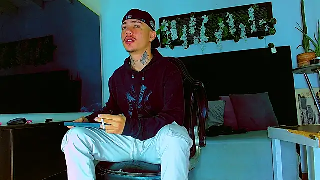 Snapshot of HannibalLester chatting on April 2026 03:28:01 AM HannibalLester online show from April 2026 03:28:01 AM