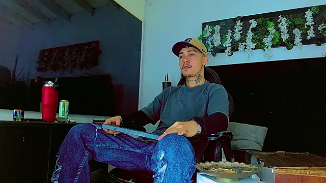 Snapshot of HannibalLester chatting on April 2026 03:39:01 AM HannibalLester online show from April 2026 03:39:01 AM