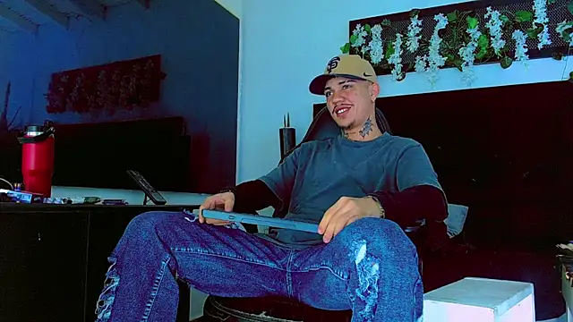 Snapshot of HannibalLester chatting on April 2026 06:19:01 AM HannibalLester online show from April 2026 06:19:01 AM