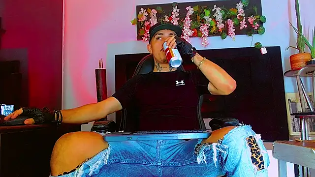 Snapshot of HannibalLester chatting on April 2026 04:39:02 AM HannibalLester online show from April 2026 04:39:02 AM