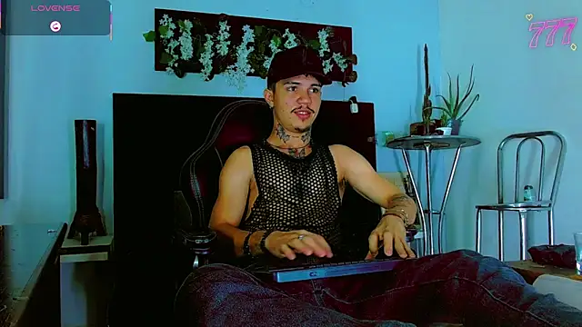 HannibalLester online show from May 2026 05:47:02 AM