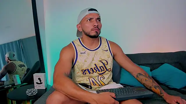 maximusclark1 online show from March 2025 06:51:02 PM