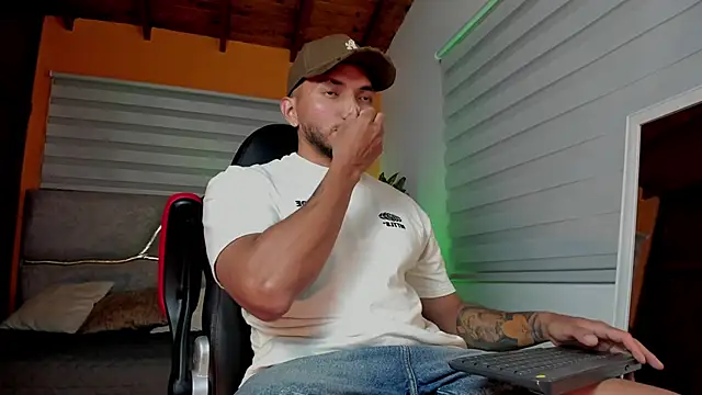 maximusclark1 online show from March 2026 12:03:02 AM