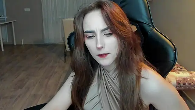 Snapshot of SilverDream chatting on February 2025 09:48:01 PM SilverDream online show from February 2025 09:48:01 PM