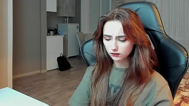 Snapshot of SilverDream chatting on February 2025 01:55:01 AM SilverDream online show from February 2025 01:55:01 AM