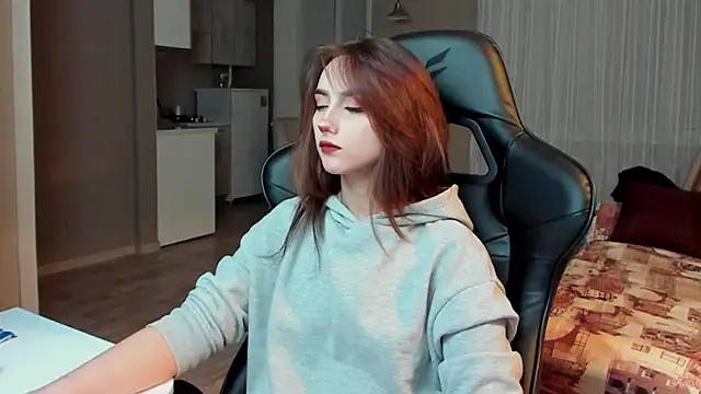 Snapshot of SilverDream chatting on February 2025 02:45:01 AM SilverDream online show from February 2025 02:45:01 AM