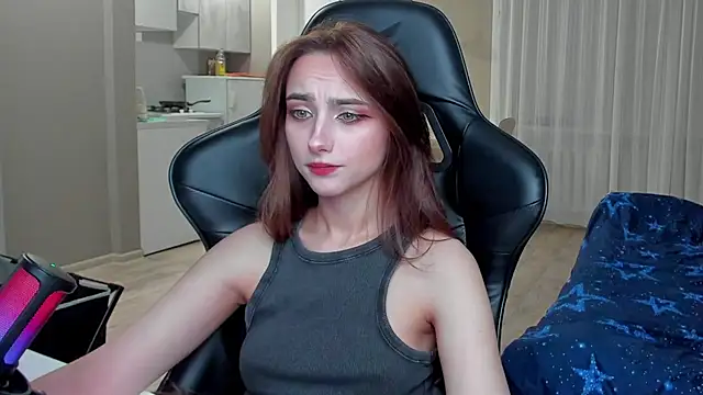 Snapshot of SilverDream chatting on September 2025 08:25:02 PM SilverDream online show from September 2025 08:25:02 PM