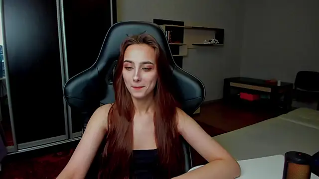 Snapshot of SilverDream chatting on January 2026 02:33:02 PM SilverDream online show from January 2026 02:33:02 PM