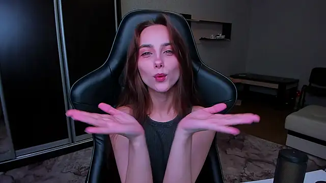 Snapshot of SilverDream chatting on March 2026 12:34:02 AM SilverDream online show from March 2026 12:34:02 AM