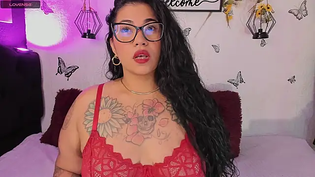 yoishat77 online show from June 2026 03:44:01 AM