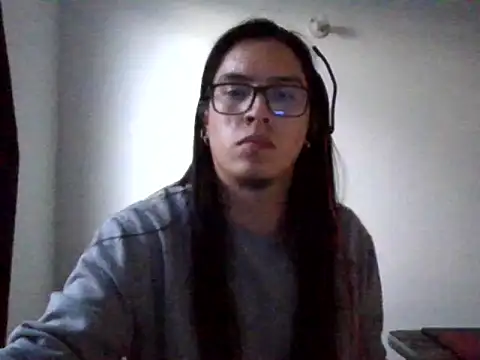 Snapshot of Pitton031 chatting on November 2025 10:42:01 PM Pitton031 online show from November 2025 10:42:01 PM