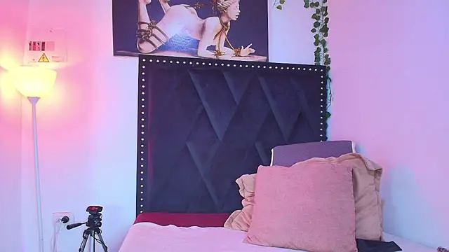 dafne queenn online show from November 2025 12:38:01 PM