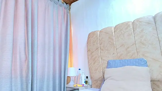 dafne queenn online show from February 2026 01:10:01 PM