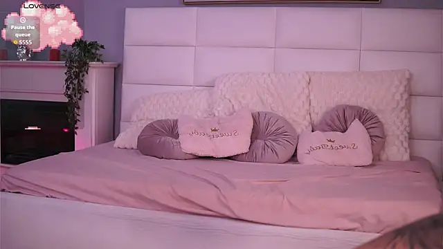 Snapshot of FlirtyFawn chatting on December 2025 01:34:01 AM FlirtyFawn online show from December 2025 01:34:01 AM