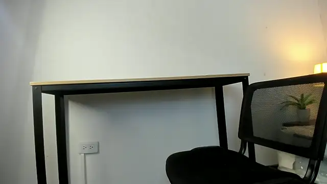 Caroline dh online show from April 2026 11:32:01 AM