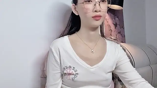 Lili-2 online show from May 2026 04:33:02 PM