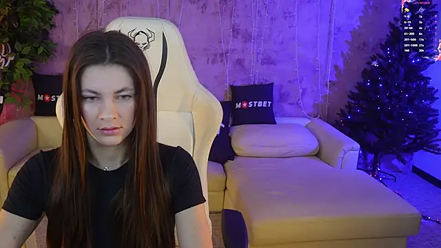 Julia  Star  online show from December 2024 07:43:01 AM