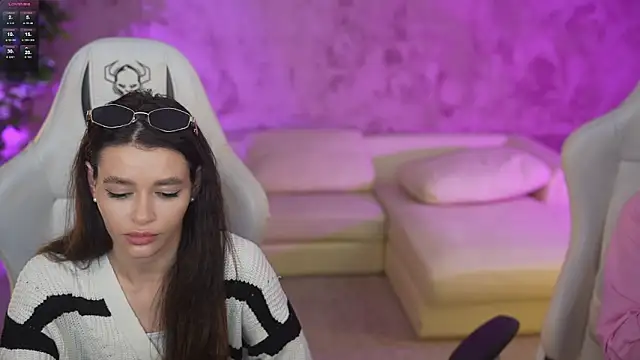 Julia  Star  online show from March 2025 11:31:01 AM