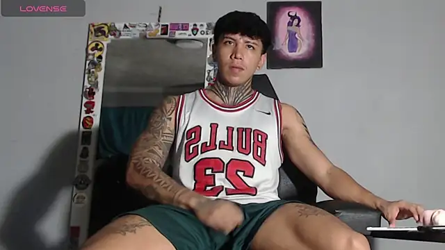 Snapshot of Nickhot0609 chatting on December 2024 10:44:02 PM Nickhot0609 online show from December 2024 10:44:02 PM