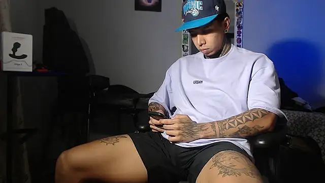 Snapshot of Nickhot0609 chatting on January 2025 11:02:02 PM Nickhot0609 online show from January 2025 11:02:02 PM