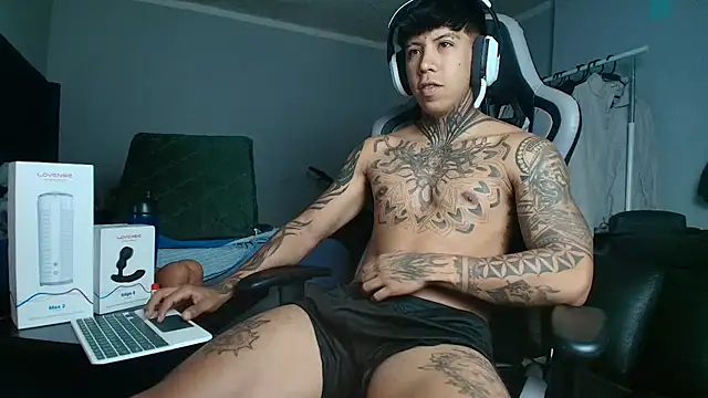 Snapshot of Nickhot0609 chatting on September 2025 11:33:02 AM Nickhot0609 online show from September 2025 11:33:02 AM