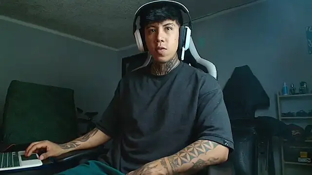 Snapshot of Nickhot0609 chatting on September 2025 12:23:02 AM Nickhot0609 online show from September 2025 12:23:02 AM