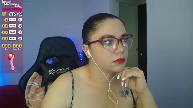 Snapshot of Madame_Shein_ chatting on December 2024 10:19:01 PM Madame Shein online show from December 2024 10:19:01 PM