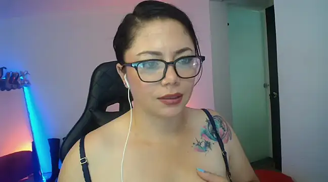 Snapshot of Madame_Shein_ chatting on February 2025 12:38:02 PM Madame Shein online show from February 2025 12:38:02 PM