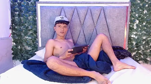 Edward Milleer online show from December 2024 02:48:02 PM