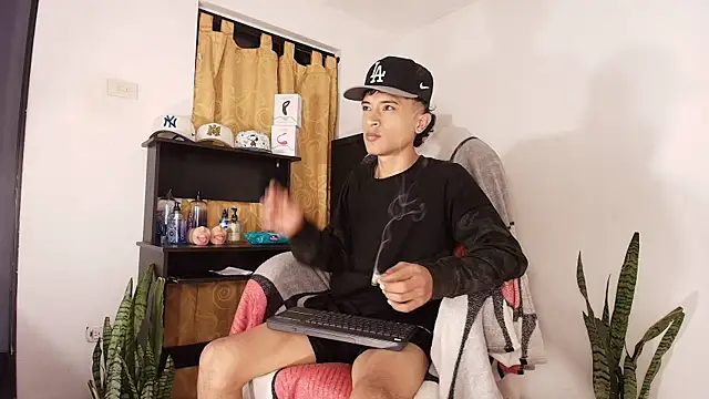 Edward Milleer online show from October 2025 06:30:02 PM