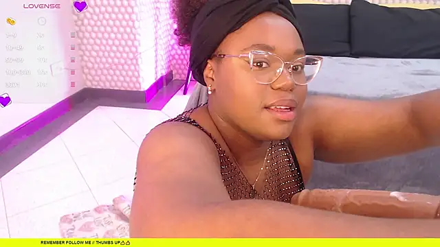 Snapshot of Makena_gh chatting on December 2024 03:55:02 AM Makena gh online show from December 2024 03:55:02 AM