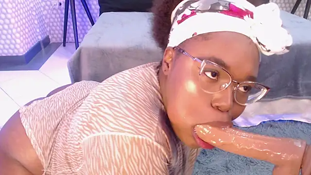 Snapshot of Makena_gh chatting on January 2025 06:20:01 AM Makena gh online show from January 2025 06:20:01 AM