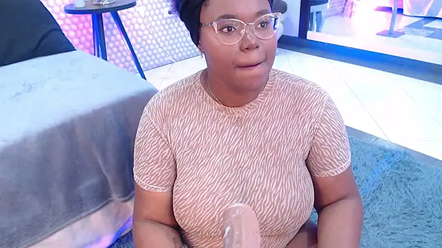 Snapshot of Makena_gh chatting on February 2025 06:43:01 AM Makena gh online show from February 2025 06:43:01 AM