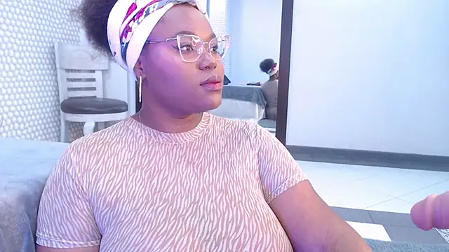 Snapshot of Makena_gh chatting on February 2025 03:13:02 AM Makena gh online show from February 2025 03:13:02 AM