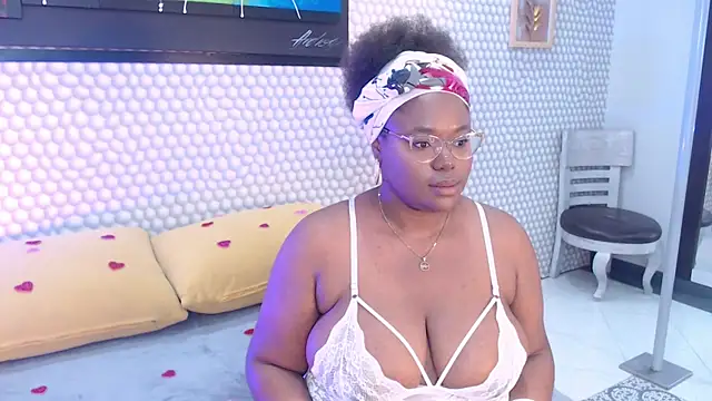 Snapshot of Makena_gh chatting on February 2025 03:31:02 AM Makena gh online show from February 2025 03:31:02 AM