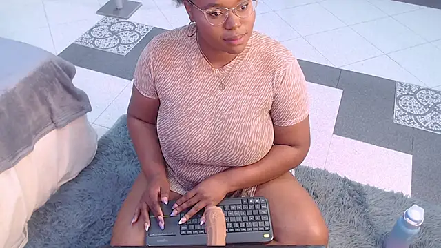 Snapshot of Makena_gh chatting on February 2025 06:32:02 AM Makena gh online show from February 2025 06:32:02 AM