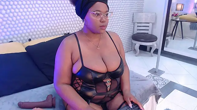 Snapshot of Makena_gh chatting on February 2025 03:53:01 AM Makena gh online show from February 2025 03:53:01 AM