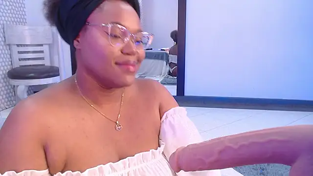 Snapshot of Makena_gh chatting on February 2025 03:28:01 AM Makena gh online show from February 2025 03:28:01 AM