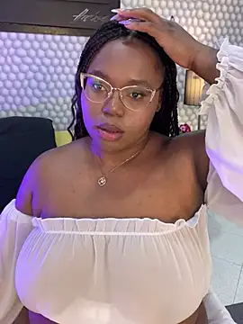 Snapshot of Makena_gh chatting on March 2025 08:21:02 AM Makena gh online show from March 2025 08:21:02 AM