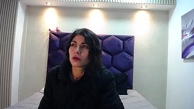 Snapshot of Melodi_Roux chatting on April 2026 01:03:01 PM Melodi Roux online show from April 2026 01:03:01 PM
