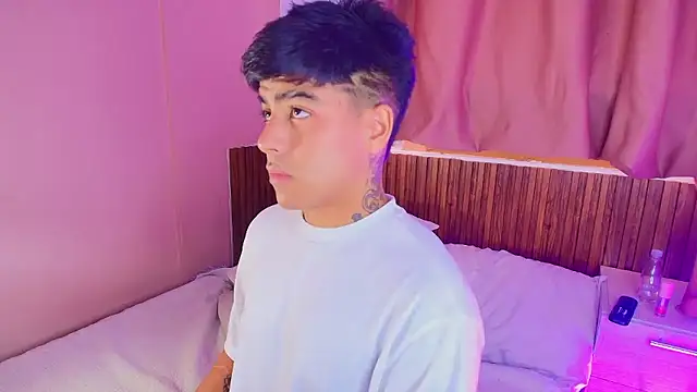 kiing azahell online show from January 2026 07:59:01 PM