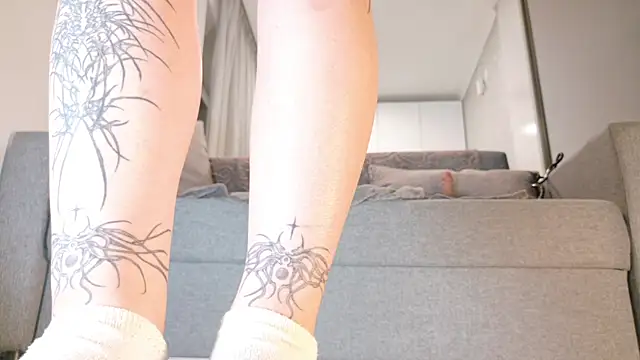 Yuriko May online show from October 2025 04:18:02 PM