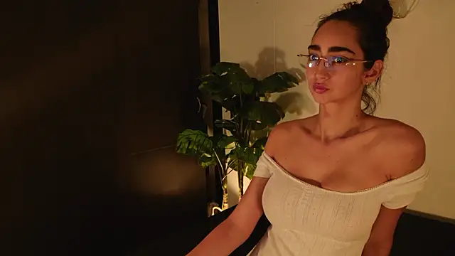 Snapshot of Scarlett_grand chatting on February 2026 03:33:01 AM Scarlett grand online show from February 2026 03:33:01 AM