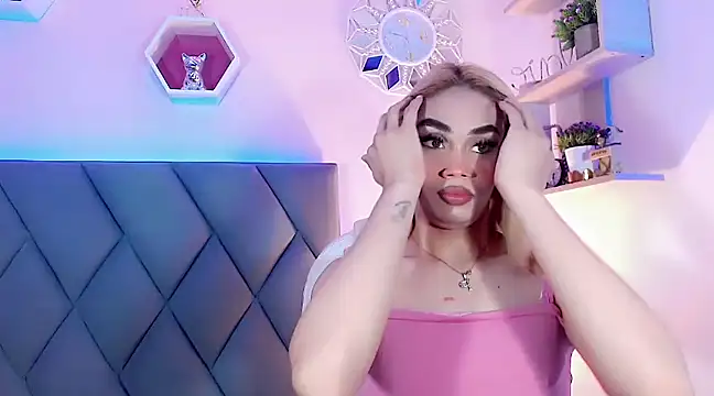 Snapshot of Hallyhott chatting on December 2024 12:29:02 PM Hallyhott online show from December 2024 12:29:02 PM