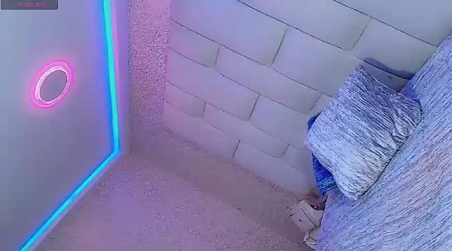 Snapshot of Hallyhott chatting on February 2025 10:26:01 AM Hallyhott online show from February 2025 10:26:01 AM