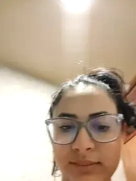 aleejhandraa online show from October 2025 06:50:02 PM