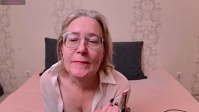 Snapshot of Moonlight_Jasmine chatting on February 2025 12:43:02 AM Moonlight Jasmine online show from February 2025 12:43:02 AM